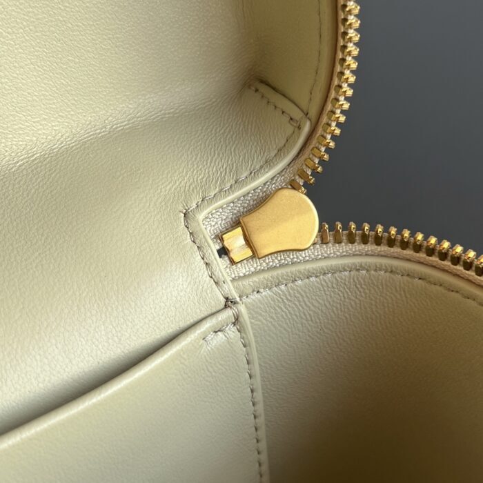 보테가베네타 뱅뱅 베니티 케이스 817785 카모마일 타조가죽 레플리카 미러급 SA급 S급 고퀄리티 최상급 하이엔드 가방 [여성] 7