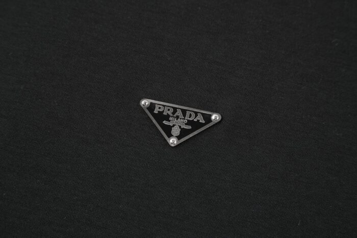 프라다 메탈 삼각로고 순색 반팔티 블랙 레플리카 미러급 SA급 S급 고퀄리티 하이엔드 최상급 의류 [남성여성공용] 10