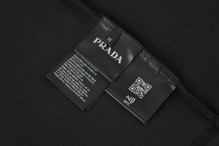 프라다 메탈 삼각로고 순색 반팔티 블랙 레플리카 미러급 SA급 S급 고퀄리티 하이엔드 최상급 의류 [남성여성공용] 11