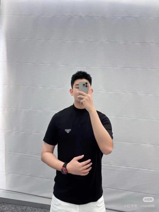 프라다 메탈 삼각로고 순색 반팔티 블랙 레플리카 미러급 SA급 S급 고퀄리티 하이엔드 최상급 의류 [남성여성공용]