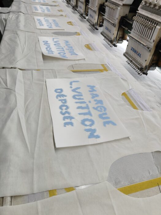 루이비통 엠브로이더드 시그니처 티셔츠 반팔티 화이트 1AIKD4 레플리카 미러급 SA급 S급 고퀄리티 하이엔드 최상급 의류 [남성여성공용] 5