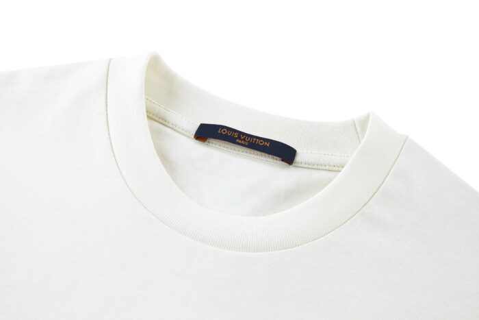 루이비통 엠브로이더드 시그니처 티셔츠 반팔티 화이트 1AIKD4 레플리카 미러급 SA급 S급 고퀄리티 하이엔드 최상급 의류 [남성여성공용] 8