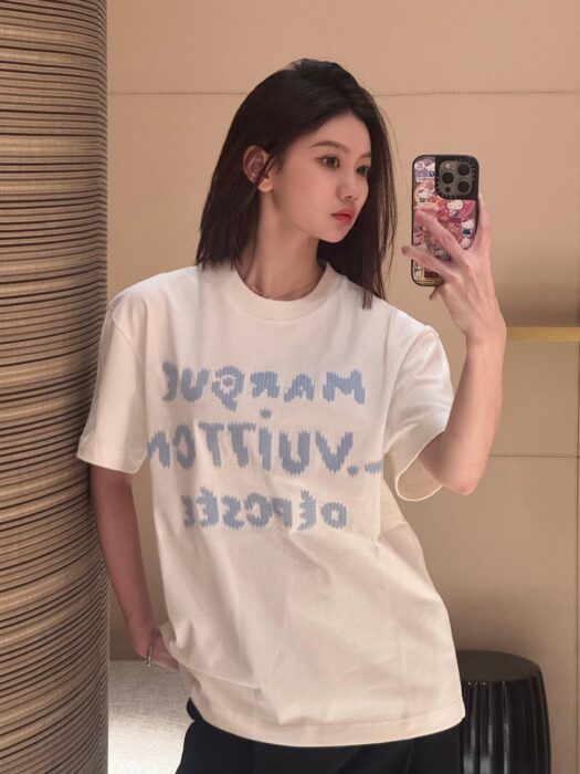 루이비통 엠브로이더드 시그니처 티셔츠 반팔티 화이트 1AIKD4 레플리카 미러급 SA급 S급 고퀄리티 하이엔드 최상급 의류 [남성여성공용] 2