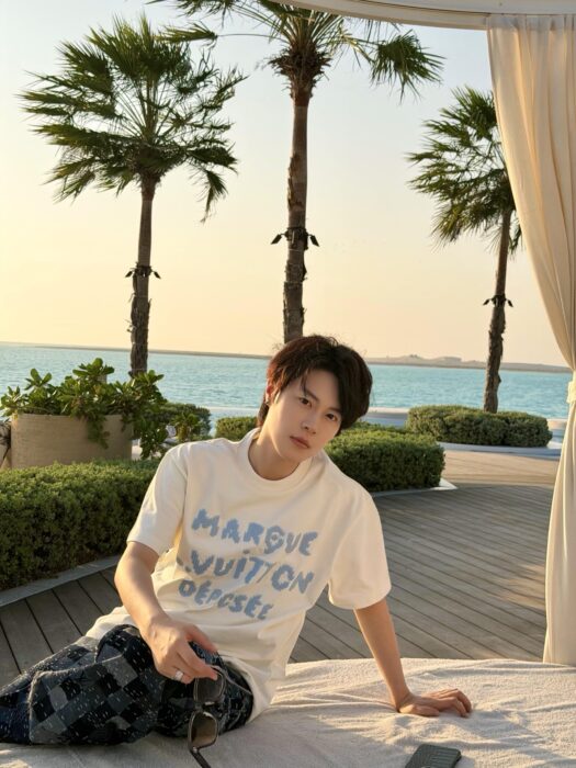 루이비통 엠브로이더드 시그니처 티셔츠 반팔티 화이트 1AIKD4 레플리카 미러급 SA급 S급 고퀄리티 하이엔드 최상급 의류 [남성여성공용]