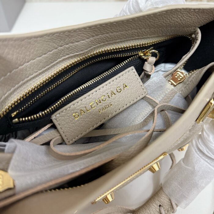 발렌시아가 르 시티 미니 백 골드 베이지 샤이니 골드 장식 레플리카 미러급 SA급 S급 고퀄리티 최상급 하이엔드 가방 [여성] 3