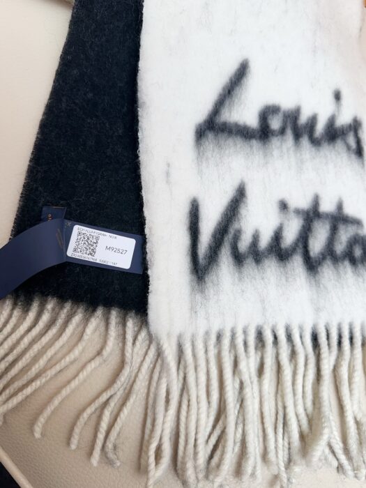 루이비통 모노그램 양색 스카프 블랙 화이트 면양털 58% 42%알파카 레플리카 미러급 SA급 S급 고퀄리티 최상급 하이엔드 [남성여성공용] 6