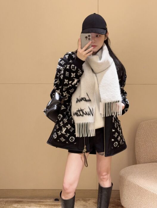 루이비통 모노그램 양색 스카프 블랙 화이트 면양털 58% 42%알파카 레플리카 미러급 SA급 S급 고퀄리티 최상급 하이엔드 [남성여성공용]