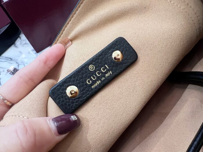 구찌 소프트빗 미디움 탑 핸들 백 블랙 837467 레플리카 미러급 SA급 S급 고퀄리티 최상급 하이엔드 가방 [여성] 9