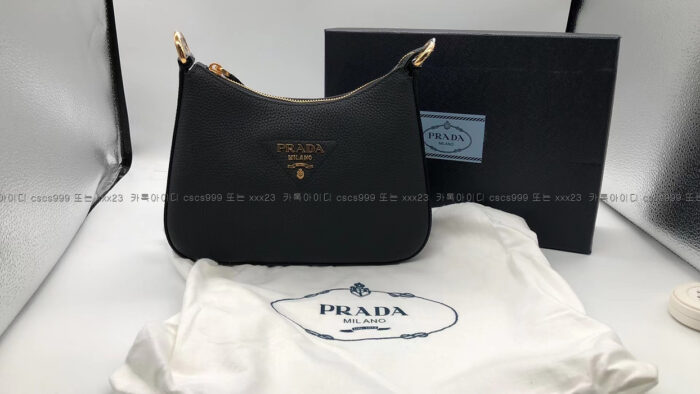 [전*연 고객님 검수] 프라다 레플리카 가방 메탈 로고 라이닝 숄더 백