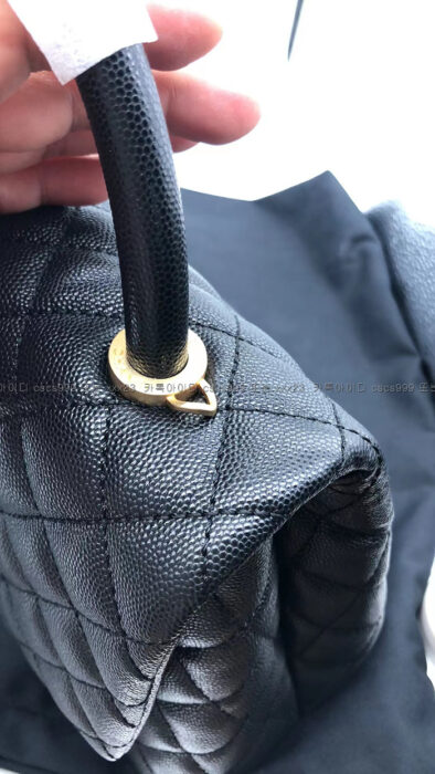2024.03.03_[조*진 고객님 검수] 샤넬 레플리카 가방 코코핸들 미디움 블랙 골드 6