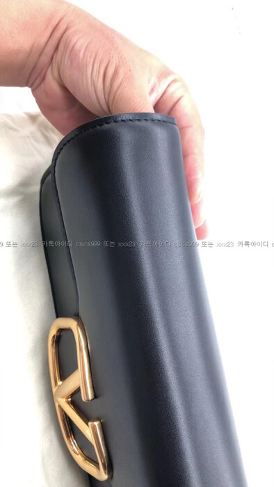 2023.01.06_[곽*호 고객님 검수] 발렌티노 브이로고 플랩 크로스백 4