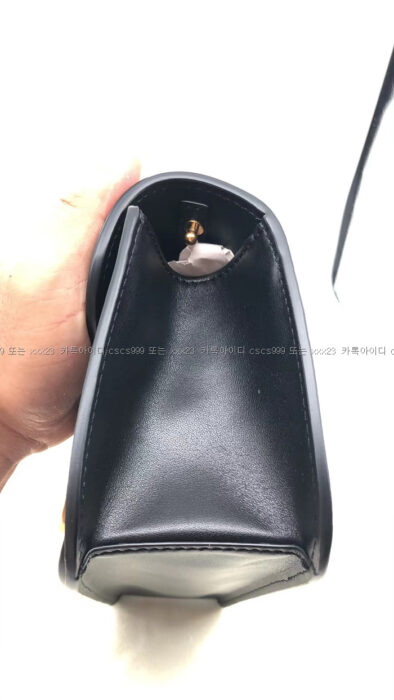 2023.01.06_[곽*호 고객님 검수] 발렌티노 브이로고 플랩 크로스백 7