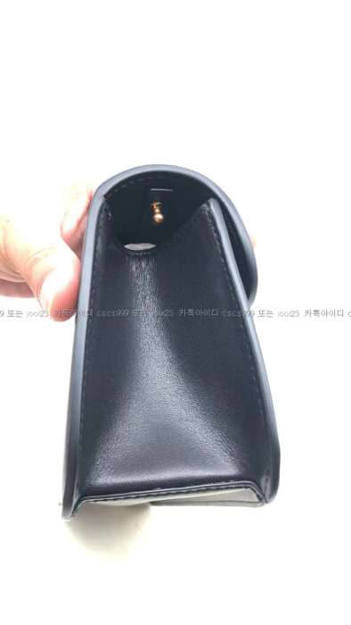 2023.01.06_[곽*호 고객님 검수] 발렌티노 브이로고 플랩 크로스백 9