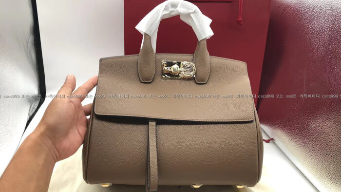 2023.07.23_[김ㅇ향 고객님 검수] 페라가모 레플리카 가방 3