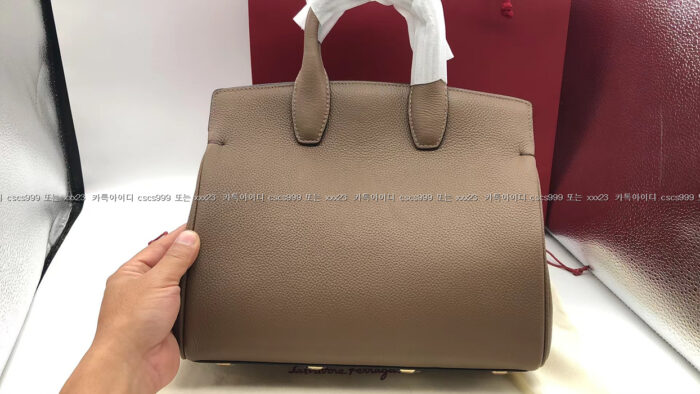 2023.07.23_[김ㅇ향 고객님 검수] 페라가모 레플리카 가방 7