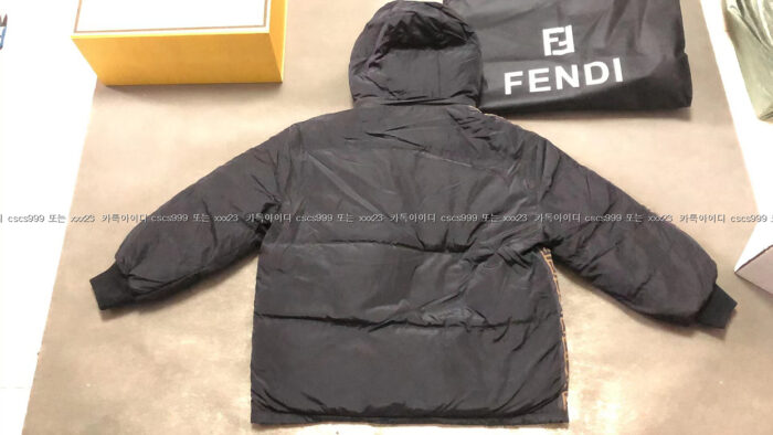 2023.10.03_[박ㅇ선 고객님 검수] 펜디 레플리카 패딩 10