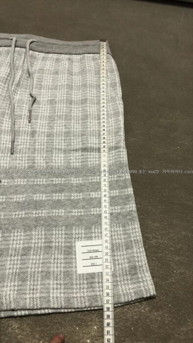 2023.12.17_[박ㅇ호 고객님 검수] 톰브라운 레플리카 반바지 8
