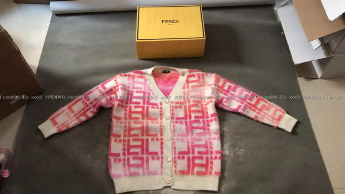 2023.12.13_[박ㅇ숙 고객님 검수] 펜디 레플리카 가디건 2