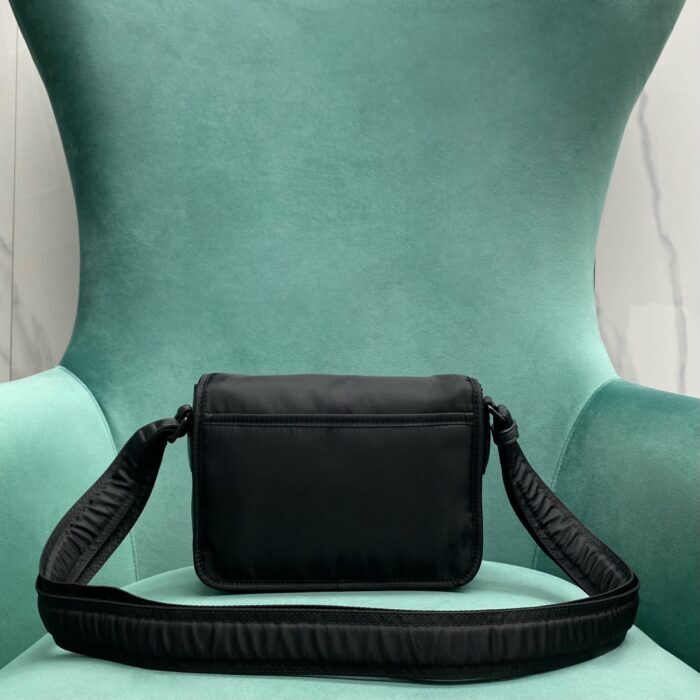 생로랑 나일론 소재의 NIKI 스몰 메신저 백 블랙 776611 레플리카 미러급 SA급 S급 고퀄리티 최상급 하이엔드 가방 [남성여성공용] 2