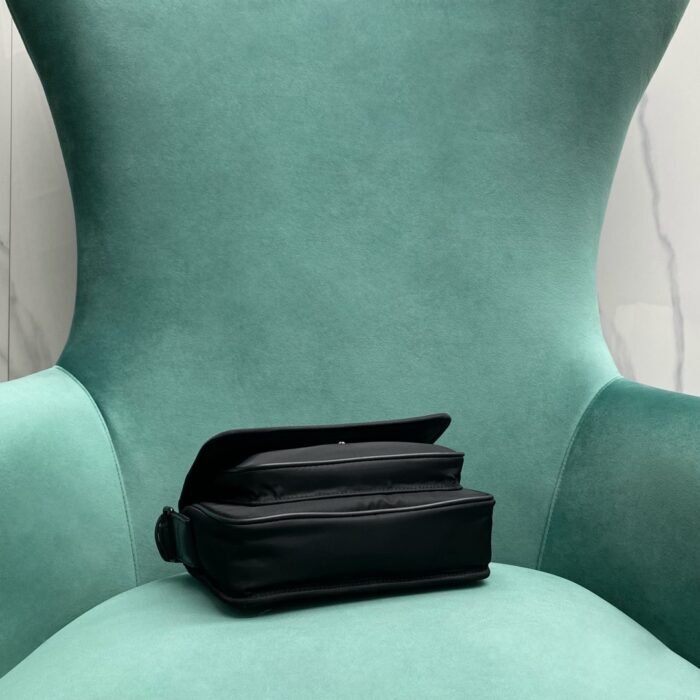 생로랑 나일론 소재의 NIKI 스몰 메신저 백 블랙 776611 레플리카 미러급 SA급 S급 고퀄리티 최상급 하이엔드 가방 [남성여성공용] 5