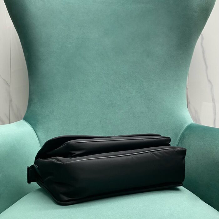 생로랑 에코닐 소재의 NIKI 메신저 백 블랙 757146 레플리카 미러급 SA급 S급 고퀄리티 최상급 하이엔드 가방 [남성여성공용] 6