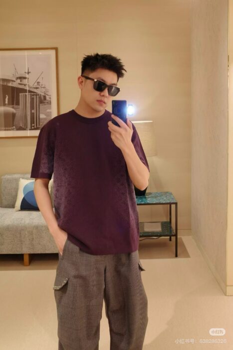 루이비통 옆 그라데이션 모노그램 니트 반팔티 와인 레플리카 미러급 SA급 S급 고퀄리티 하이엔드 최상급 의류 [남성여성공용]