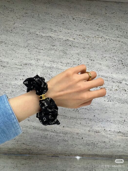 셀린느 헤어밴드 블랙 화이트 세트 스크런치 브래스 골드 피니쉬 블랙 실크 레이유어 브레이슬릿 골드 블랙 레플리카 미러급 SA급 S급 고퀄리티 최상급 하이엔드 악세사리 [여성] 3