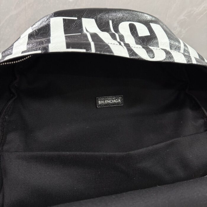 발렌시아가 에디터 백팩 블랙 화이트 레플리카 미러급 SA급 S급 고퀄리티 최상급 하이엔드 가방 [남성여성공용] 9
