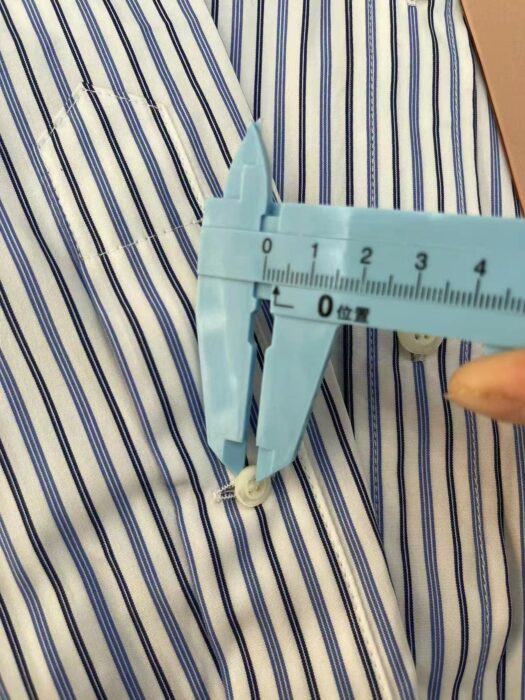 미우미우 스트라이프 포플린 셔츠 화이트 라이트 블루 레플리카 미러급 SA급 S급 고퀄리티 하이엔드 최상급 의류 [여성] 10