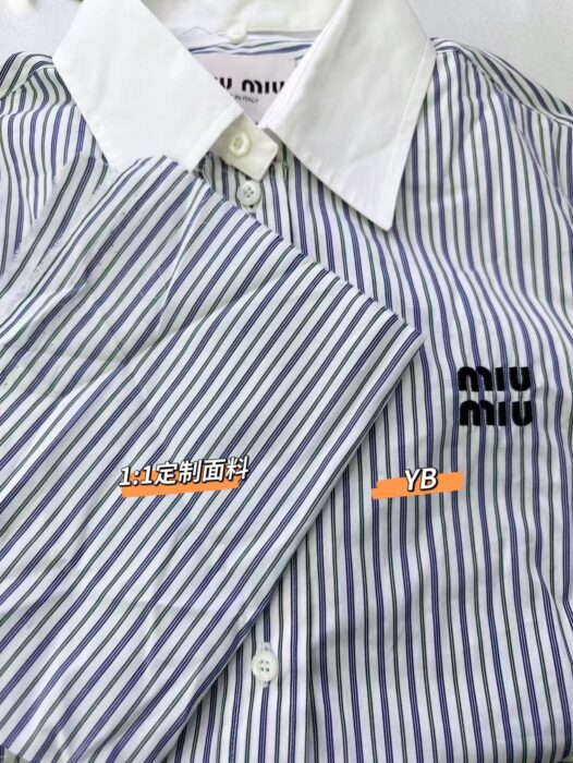 미우미우 스트라이프 포플린 셔츠 화이트 라이트 블루 레플리카 미러급 SA급 S급 고퀄리티 하이엔드 최상급 의류 [여성] 4