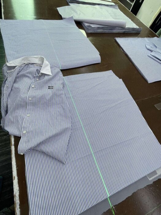 미우미우 스트라이프 포플린 셔츠 화이트 라이트 블루 레플리카 미러급 SA급 S급 고퀄리티 하이엔드 최상급 의류 [여성] 11