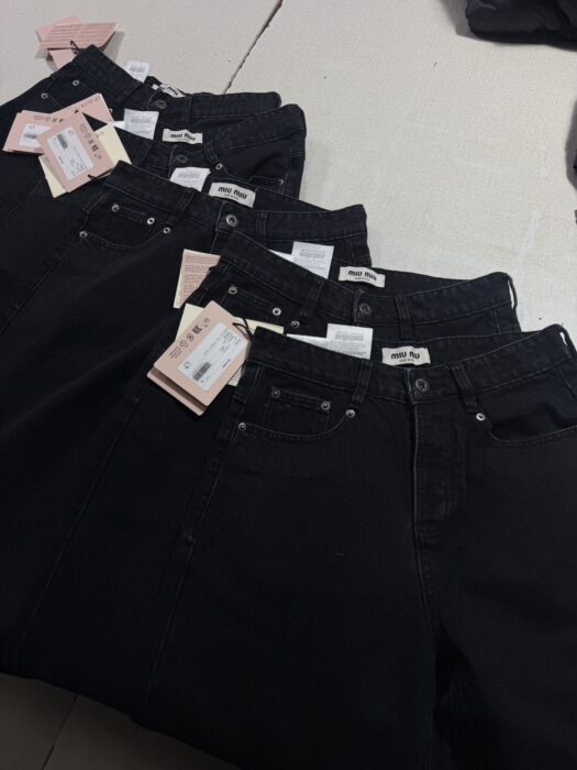 미우미우 뒷면 포켓 모노그램 워싱 청바지 블랙 레플리카 미러급 SA급 S급 고퀄리티 하이엔드 최상급 의류 [여성] 5