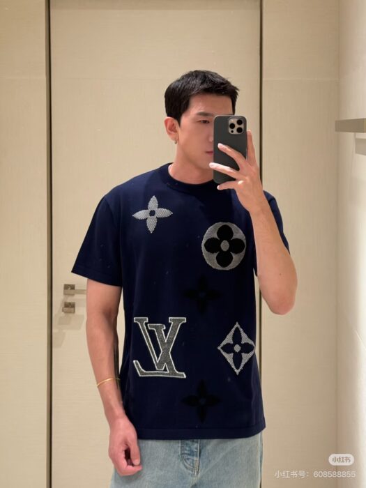 루이비통 LV 로고 자카드 니트 반팔티 네이비 레플리카 미러급 SA급 S급 고퀄리티 하이엔드 최상급 의류 [남성여성공용]