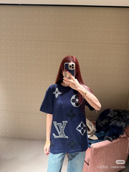 루이비통 LV 로고 자카드 니트 반팔티 네이비 레플리카 미러급 SA급 S급 고퀄리티 하이엔드 최상급 의류 [남성여성공용] 2