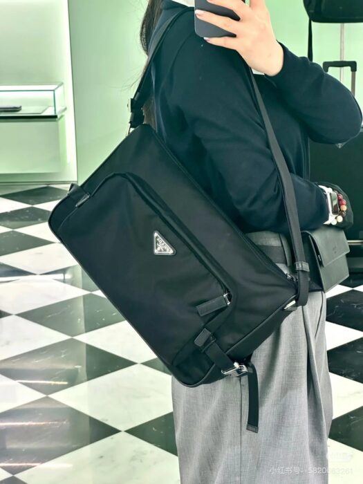 프라다 나일론 라지 메신저 백 블랙 레플리카 미러급 SA급 S급 고퀄리티 최상급 하이엔드 가방 [남성여성공용]