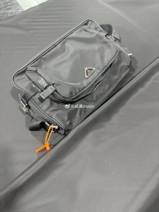 프라다 나일론 라지 메신저 백 블랙 레플리카 미러급 SA급 S급 고퀄리티 최상급 하이엔드 가방 [남성여성공용] 8