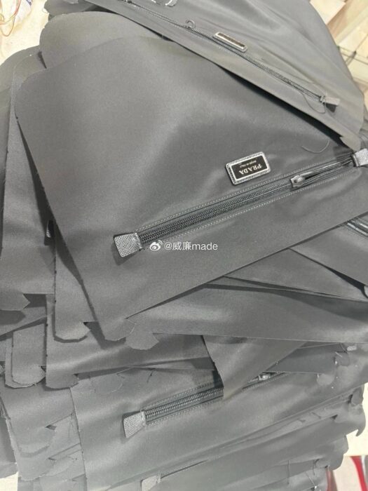 프라다 나일론 라지 메신저 백 블랙 레플리카 미러급 SA급 S급 고퀄리티 최상급 하이엔드 가방 [남성여성공용] 9