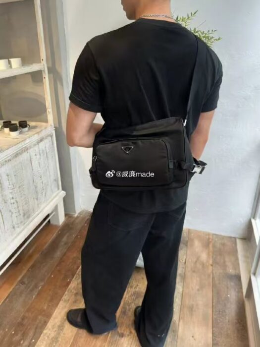 프라다 나일론 라지 메신저 백 블랙 레플리카 미러급 SA급 S급 고퀄리티 최상급 하이엔드 가방 [남성여성공용] 19