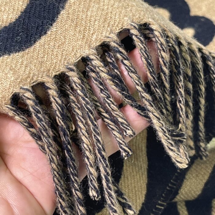 로에베 레플리카 아나그램 패치 캐시미어 머플러 6