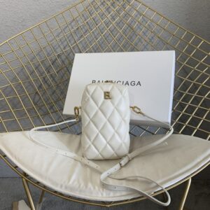 발렌시아가 로고 퀼팅 렉탱글 미니 크로스백 화이트 레플리카 미러급 SA급 S급 고퀄리티 최상급 하이엔드 가방 [여성]