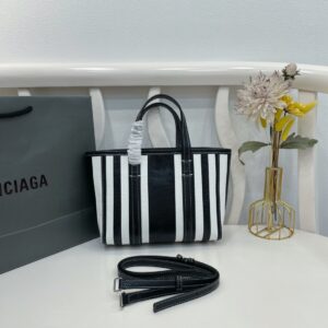 발렌시아가 레더 BARBES 바베스 이스트웨스트 토트백 겸 숄더백 671409 레플리카 미러급 SA급 S급 고퀄리티 최상급 하이엔드 가방 [여성]