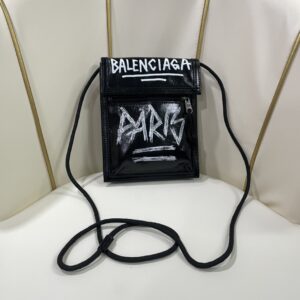 발렌시아가 그래피티 모노그램 파리스 핸드폰 백 크로스백 블랙 레플리카 미러급 SA급 S급 고퀄리티 최상급 하이엔드 가방 [남성여성공용]