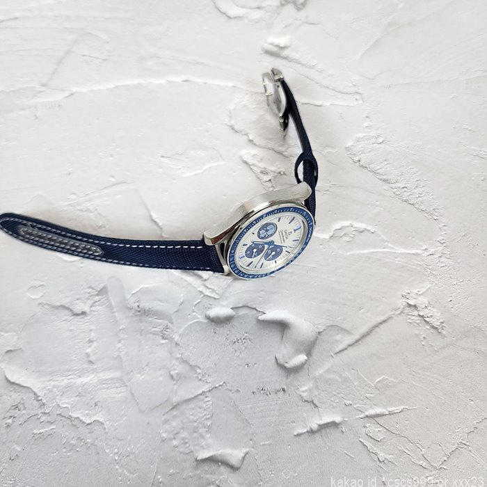 오메가 스피드마스터 실버 스누피 어워드 50주년 에디션 시계 레플리카 미러급 SA급 S급 고퀄리티 워치 10