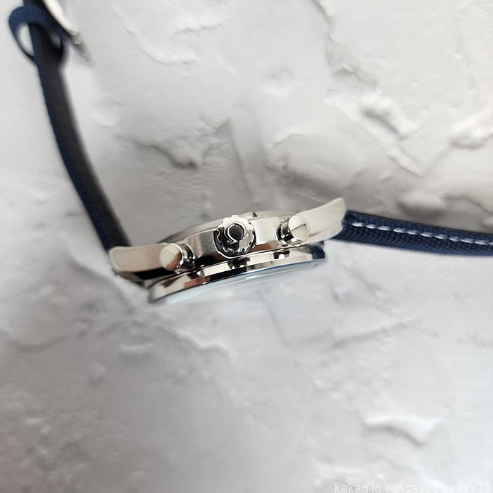 오메가 스피드마스터 실버 스누피 어워드 50주년 에디션 시계 레플리카 미러급 SA급 S급 고퀄리티 워치 15