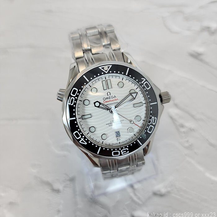 오메가 코엑시얼 씨마스터 다이버300M 화이트다이얼 시계 레플리카 미러급 SA급 S급 고퀄리티 워치 3