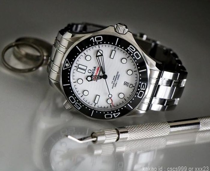 오메가 코엑시얼 씨마스터 다이버300M 화이트다이얼 시계 레플리카 미러급 SA급 S급 고퀄리티 워치 12