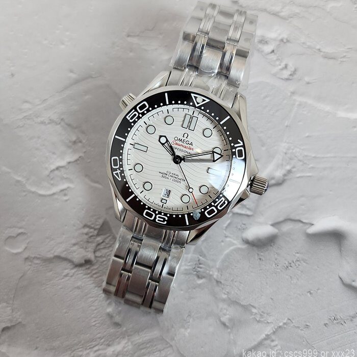 오메가 코엑시얼 씨마스터 다이버300M 화이트다이얼 시계 레플리카 미러급 SA급 S급 고퀄리티 워치 13