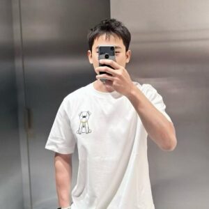 펜디 강아지 자수 단색 반팔티 화이트 레플리카 미러급 SA급 S급 고퀄리티 하이엔드 최상급 의류 [남성여성공용]