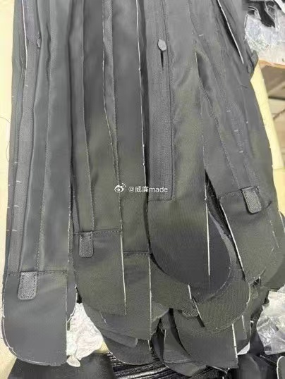 프라다 나일론 라지 메신저 백 블랙 레플리카 미러급 SA급 S급 고퀄리티 최상급 하이엔드 가방 [남성여성공용] 10