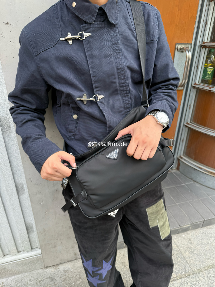 프라다 나일론 라지 메신저 백 블랙 레플리카 미러급 SA급 S급 고퀄리티 최상급 하이엔드 가방 [남성여성공용] 16